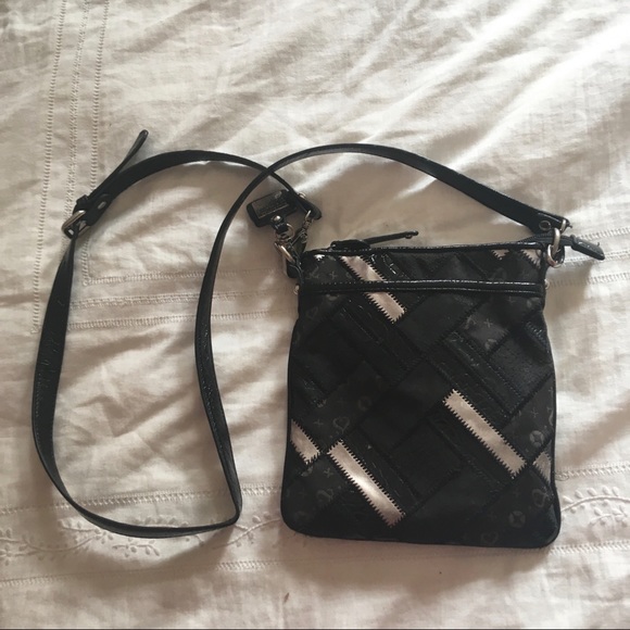 SOLD Black crossbody Solo Soprani purse - Picture 1 of 5